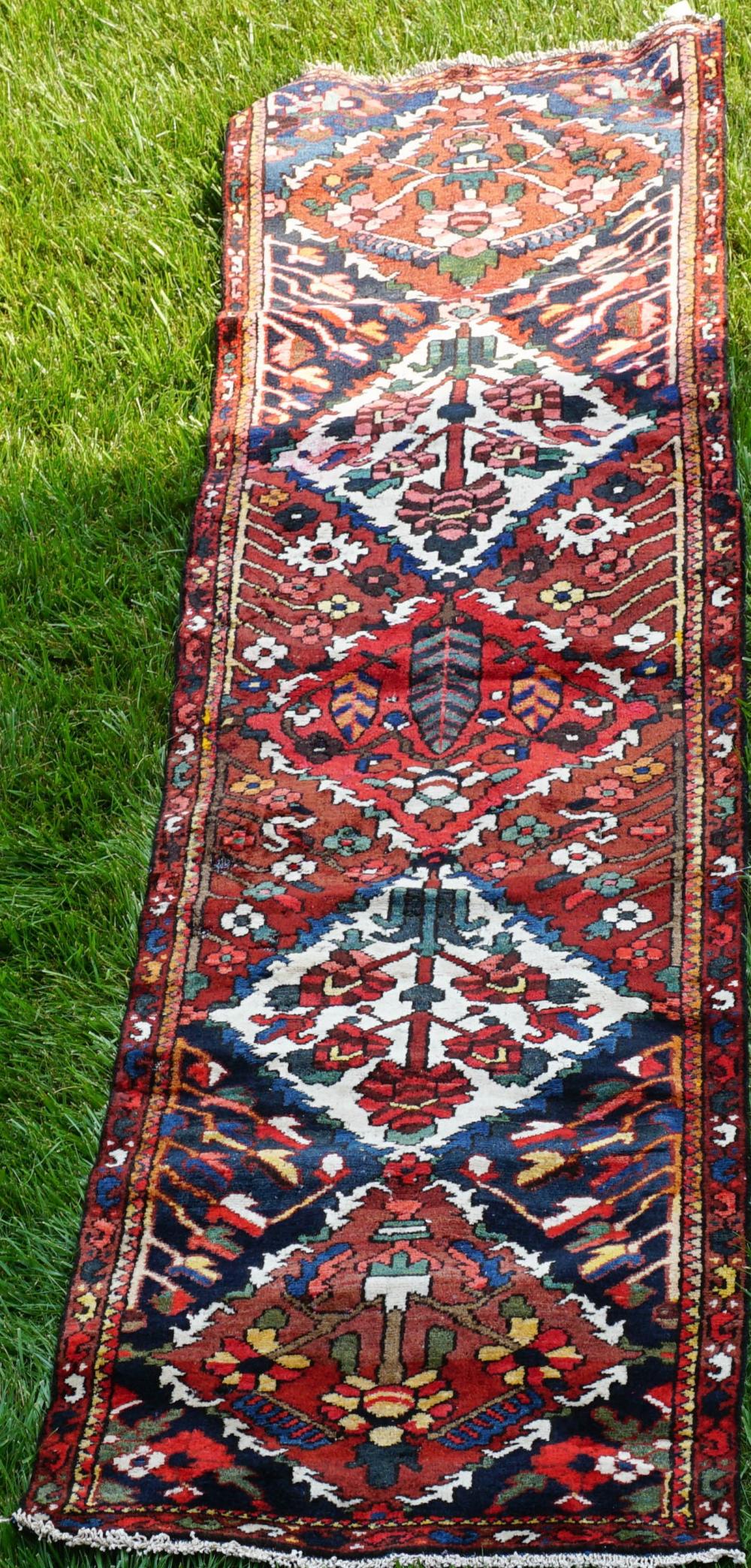 BAKTIARI RUNNER, 11 FT 2 IN. X 2 FT