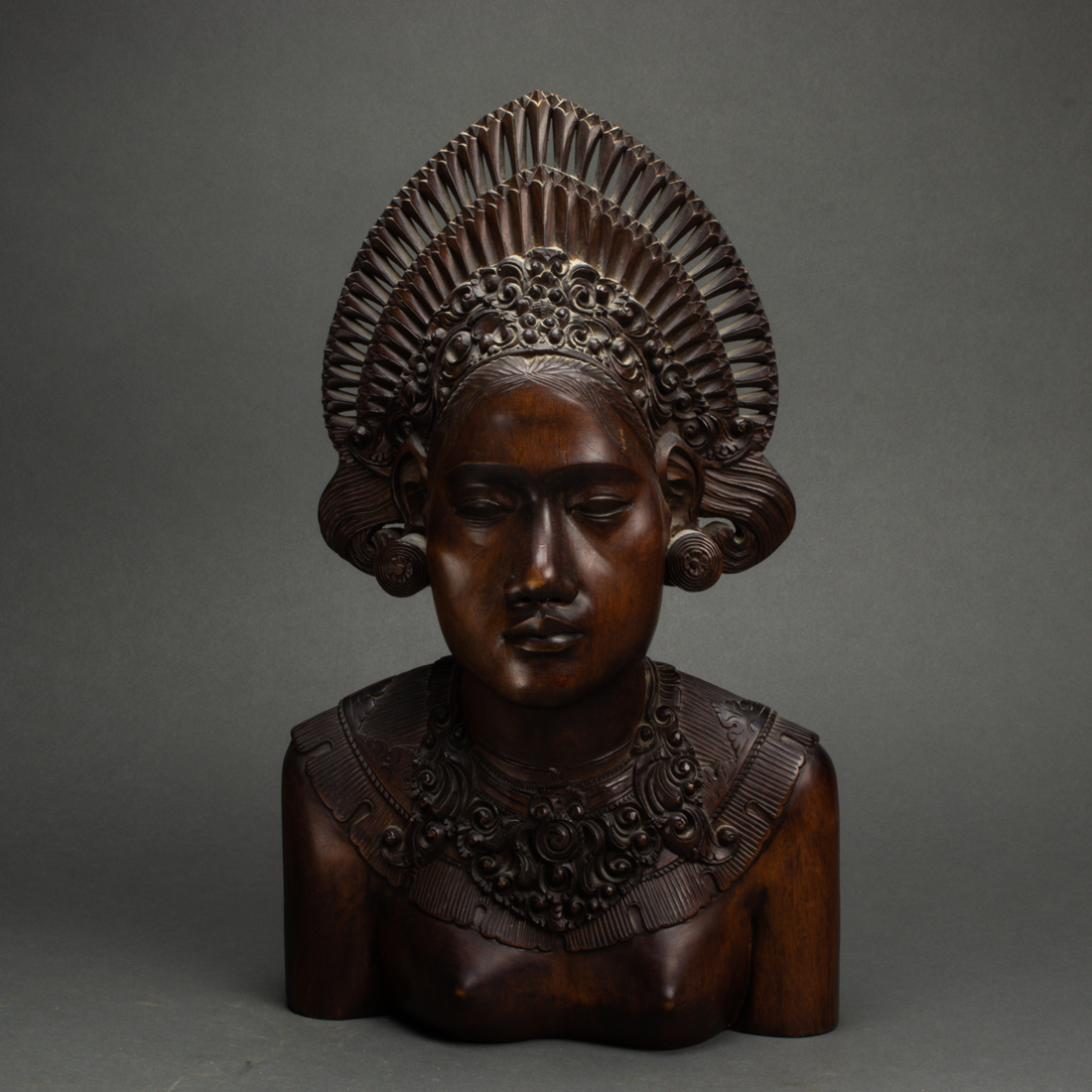 BALINESE TEAK BUST OF A LADY