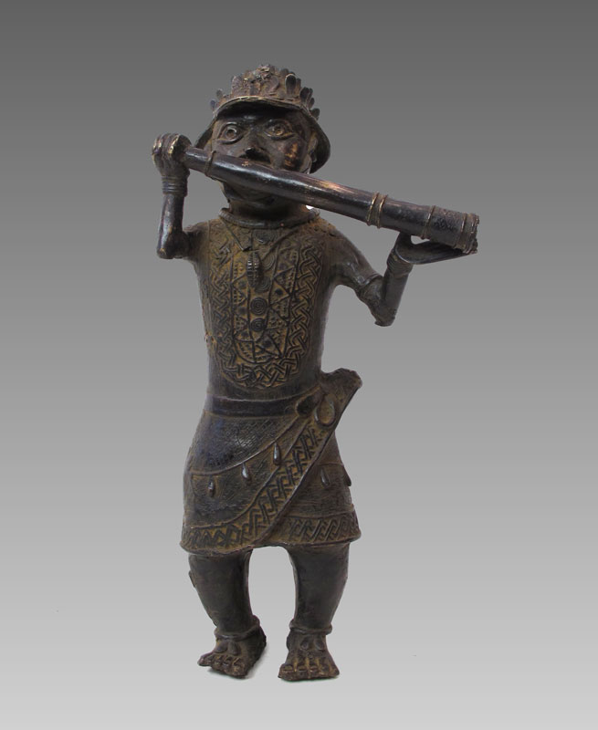 BAMUN AFRICAN FIGURE WITH PIPE