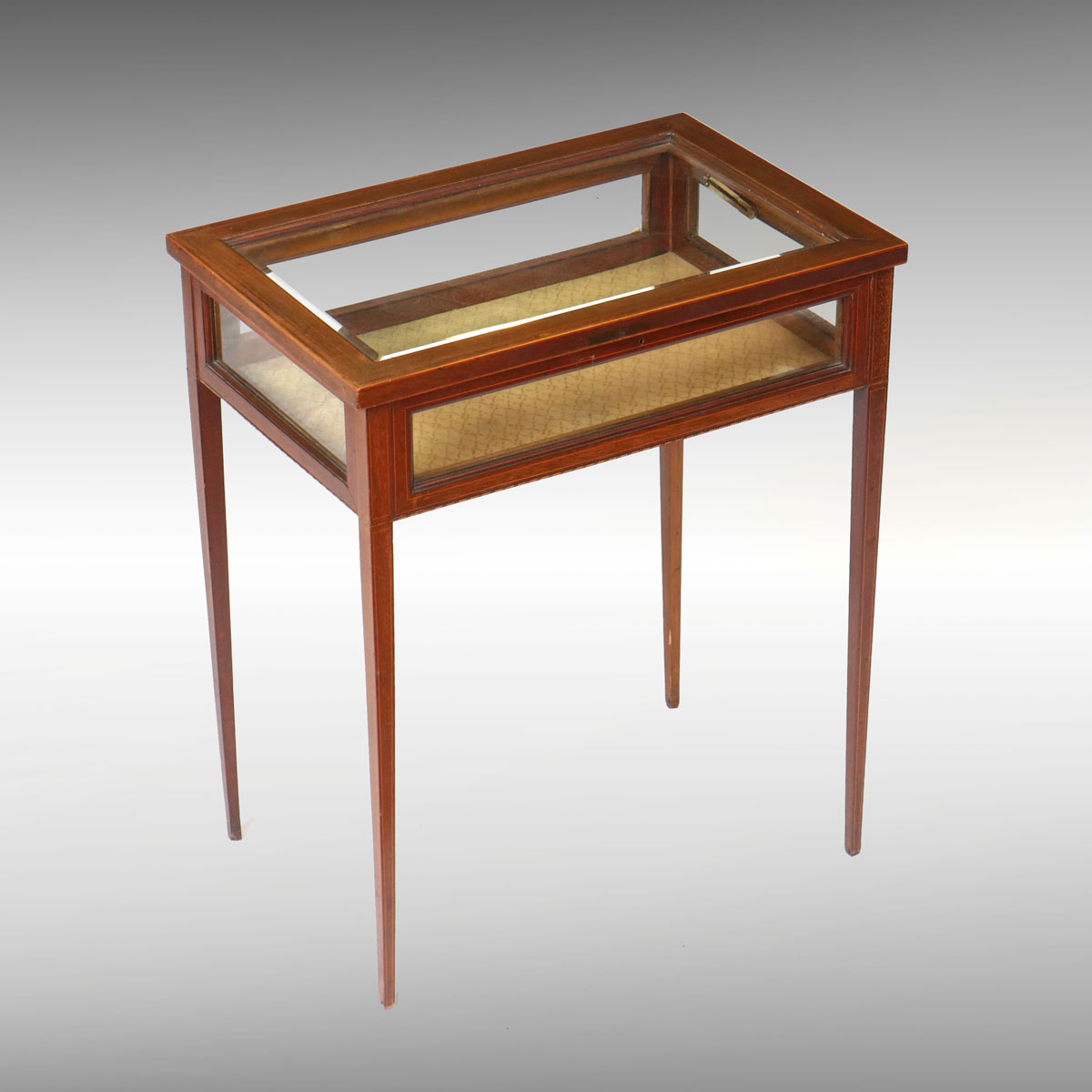 BANDED TABLE VITRINE: A George