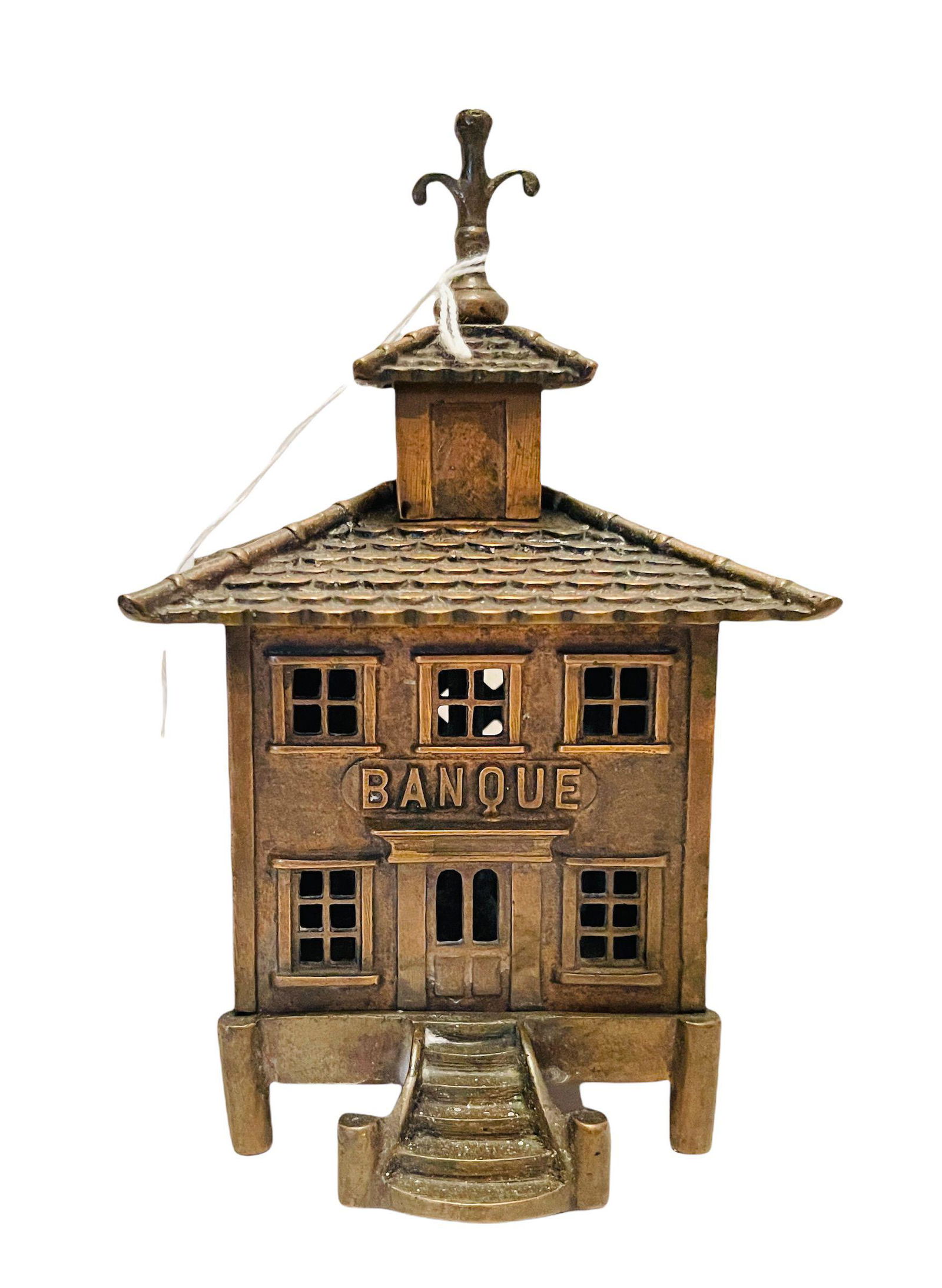 BANQUERare with Steps & Finial.