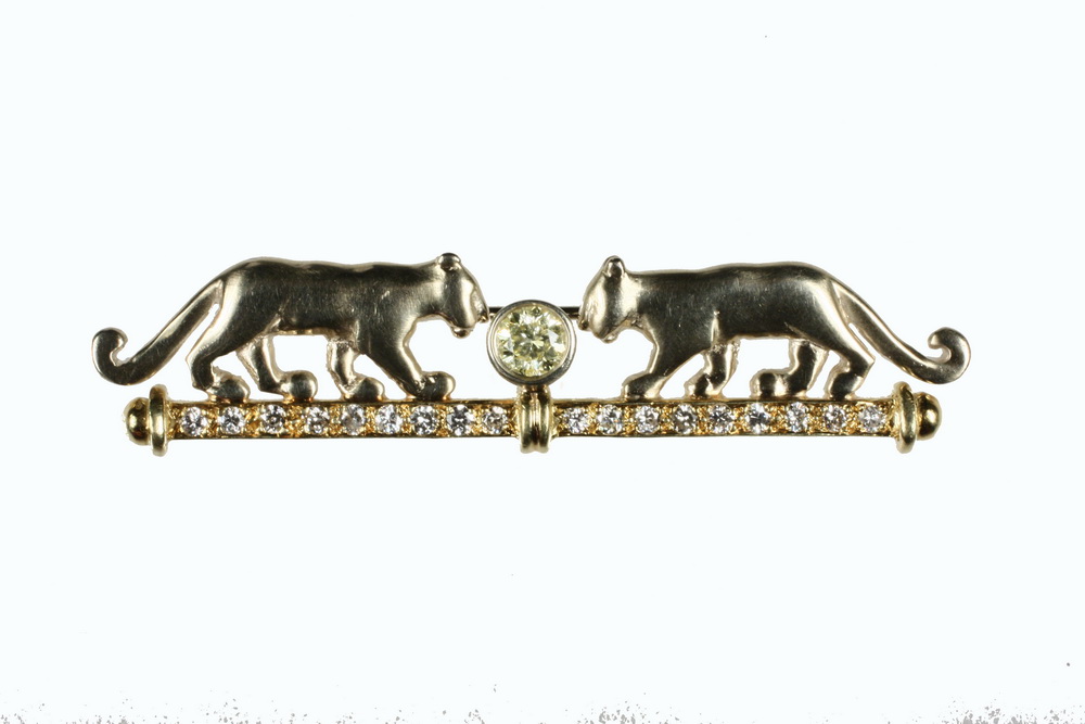 BAR PIN - One 18K white and