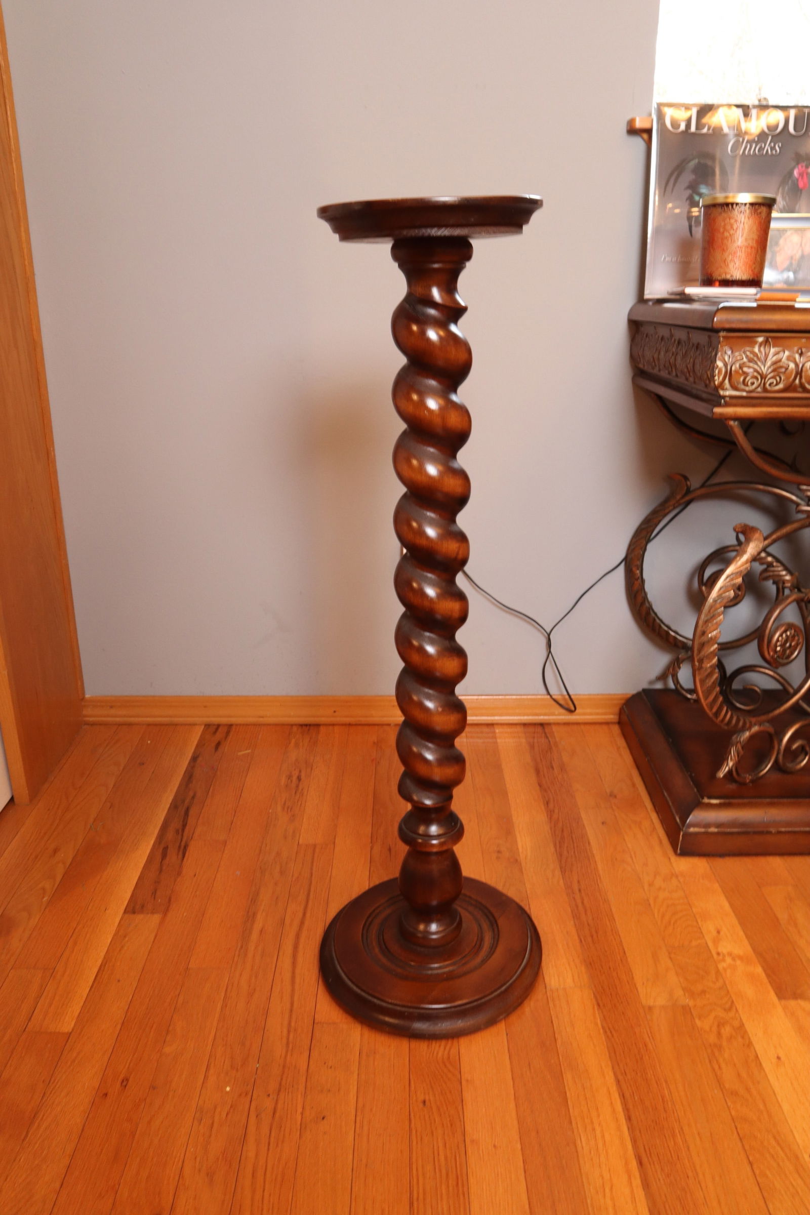 BARLEY TWIST WOOD CANDLE STAND