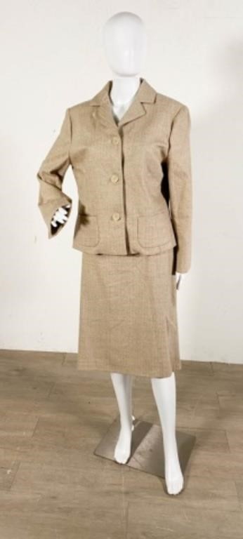 BARNEY'S WOOL SKIRT SUITLot