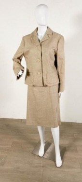 BARNEY'S WOOL SKIRT SUITLot in
