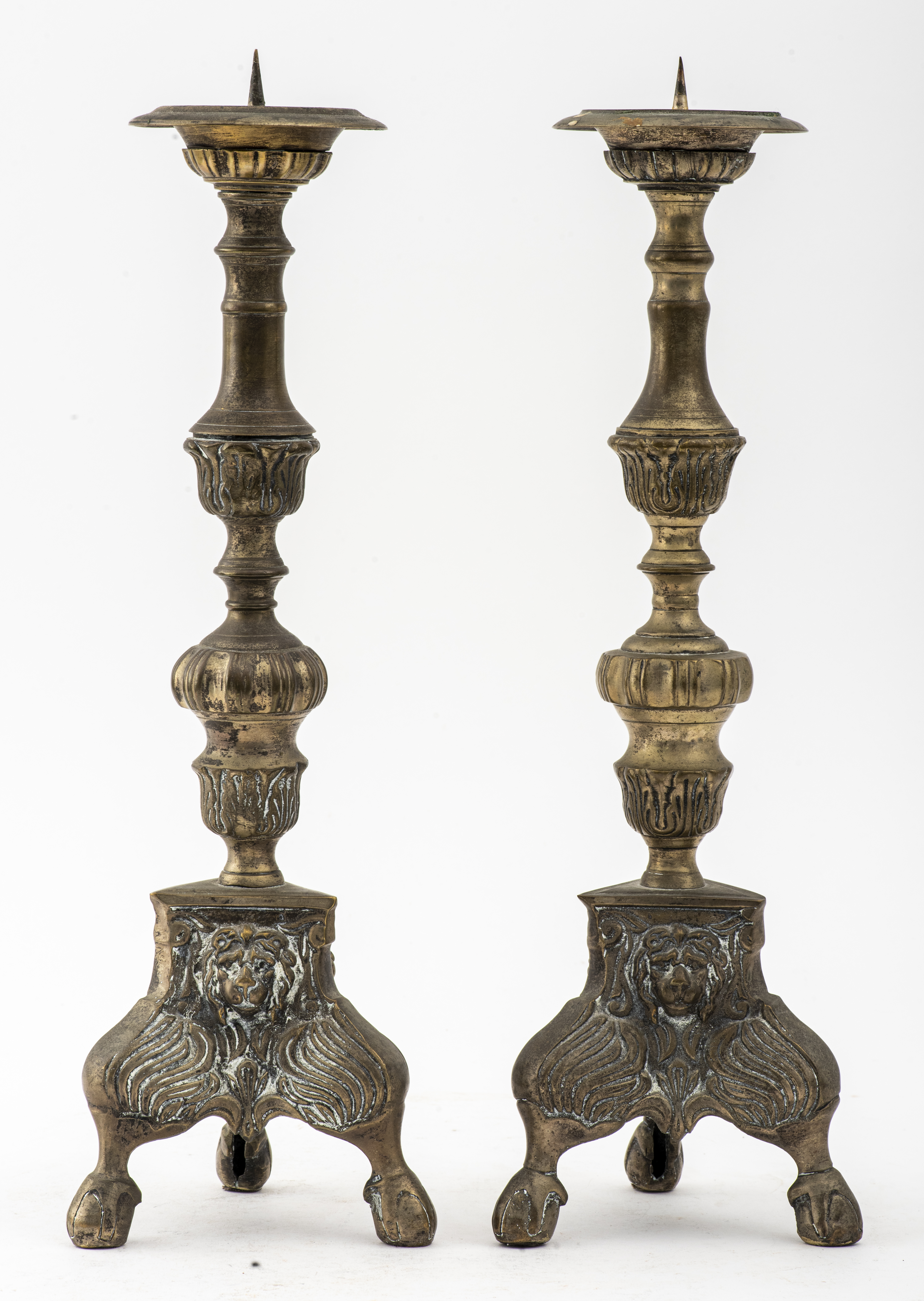 BAROQUE MANNER CAST IRON