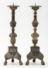 BAROQUE MANNER CAST IRON CANDL