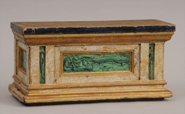 BAROQUE-STYLE CARVED MARBLEIZED AND
