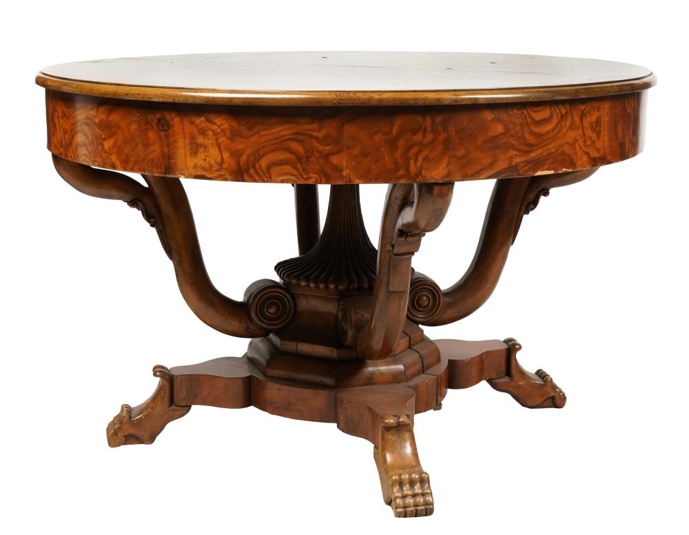 BAROQUE-STYLE DINING