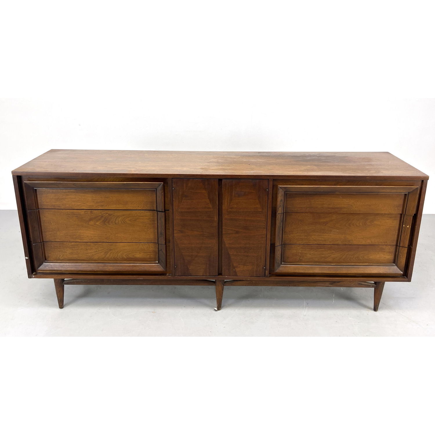 BASIC-WITZ American Modern Walnut