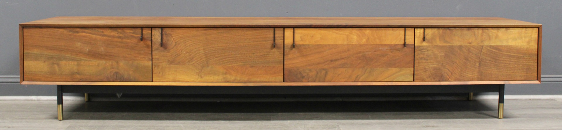 BDDW TYLER HAYS LAKE LOW CABINET