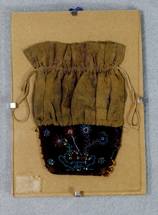 Beaded change purse, velvet and