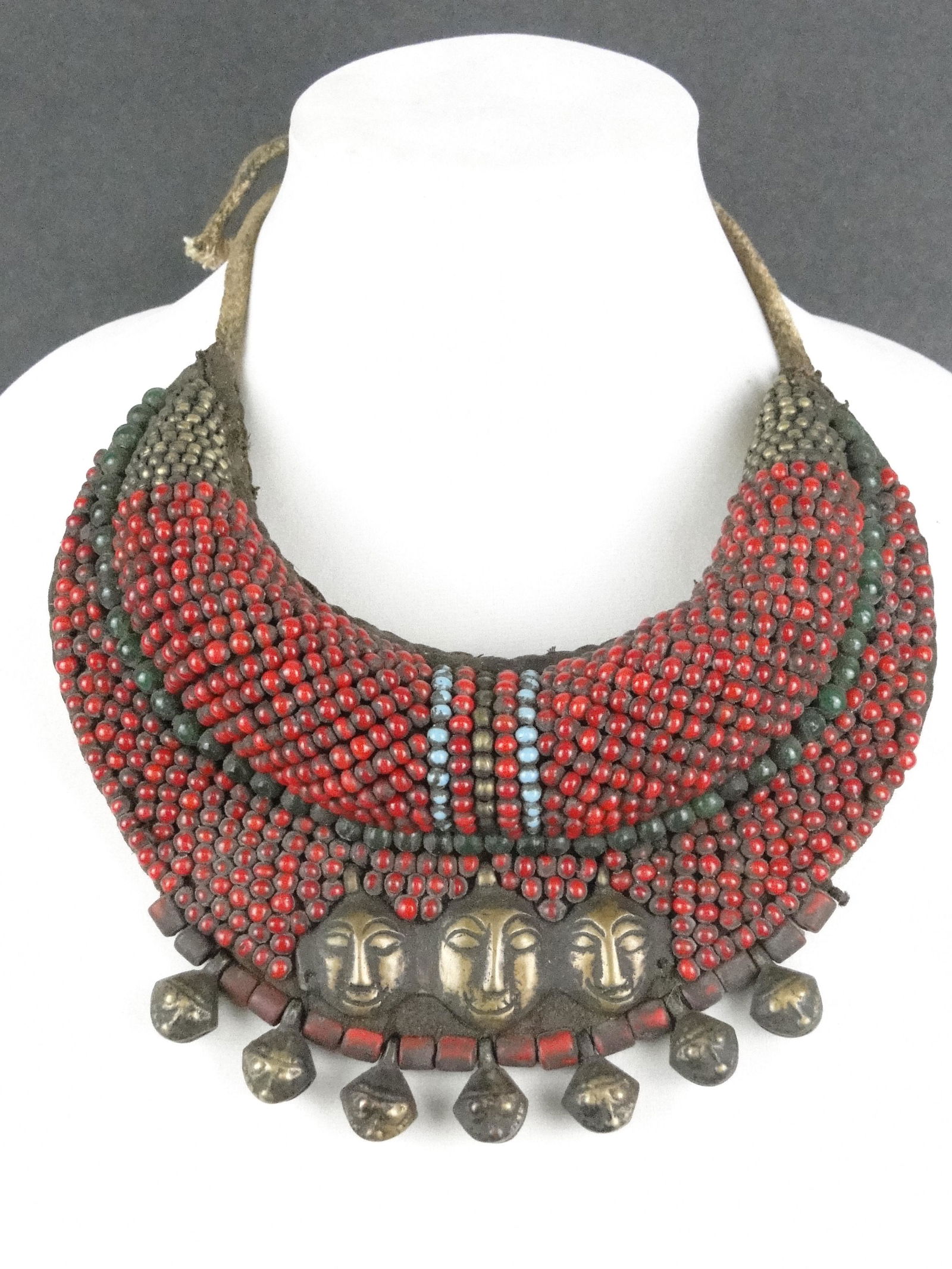BEADED CHOKER FROM TIBETcrescent