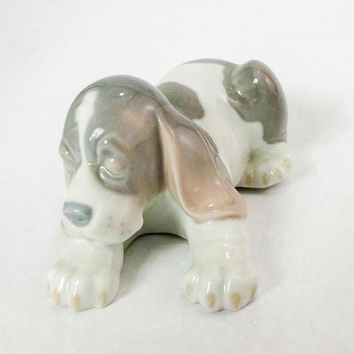 BEAGLE PUPPY LYING 1001072 - LLADRO