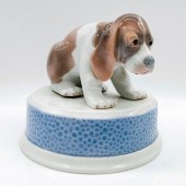 BEAGLE PUPPY SITTING - LLADRO