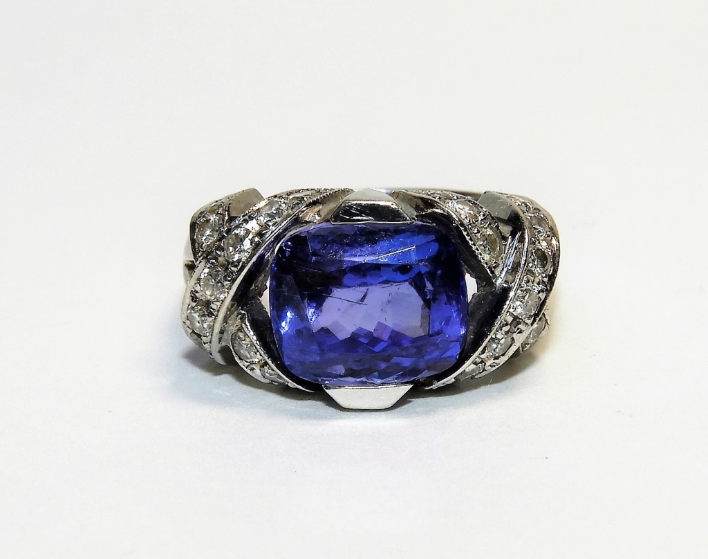 BEAUTIFUL 14KT WHITE GOLD TANZANITE