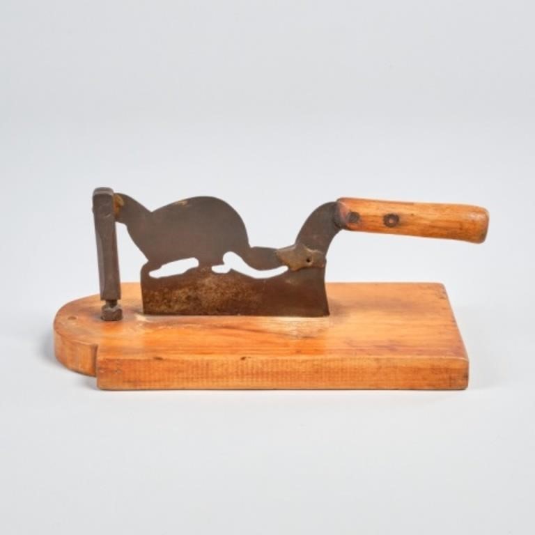 BEAVER SHAPED TOBACCO CUTTERAn iron