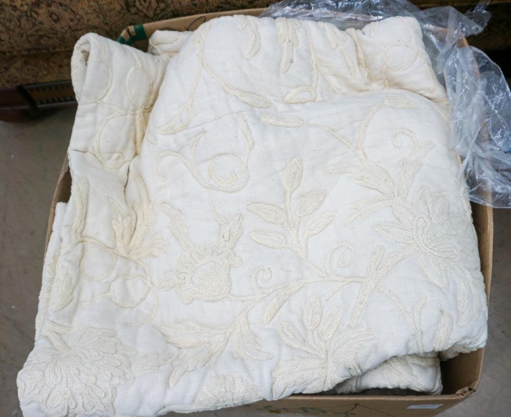 BEDSPREAD AND A LINEN