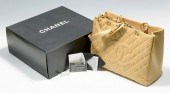 BEIGE CHANEL GRAND SHOPPING TO