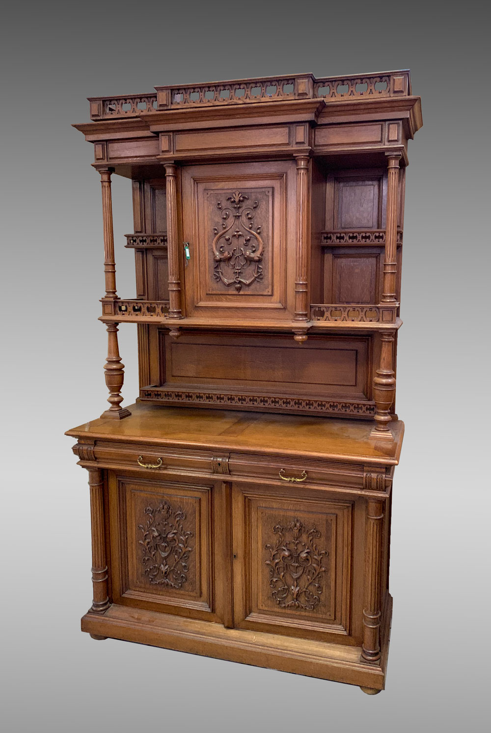 BELGIAN CARVED OAK STEPBACK