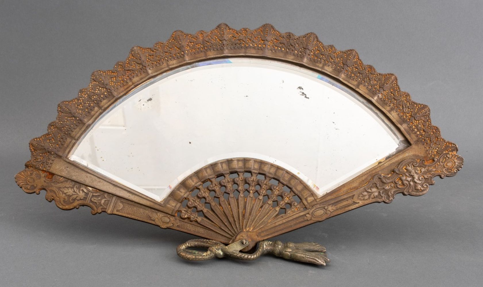 BELLE EPOQUE GILT METAL FAN TABLE