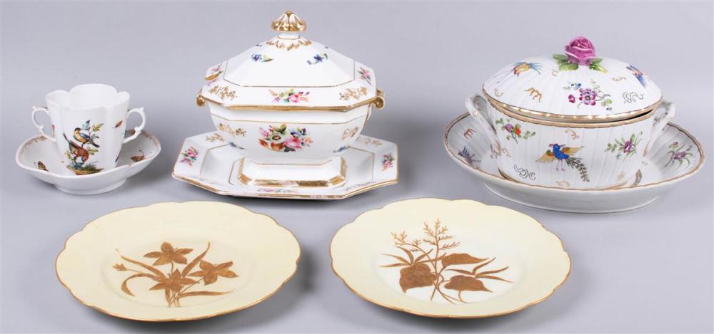 BELLEEK BISCUIT TREFOIL BASKET