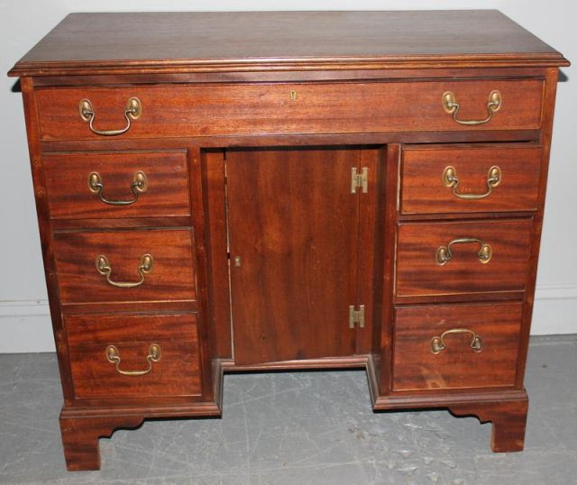Bench-made Mahogany Kneehole