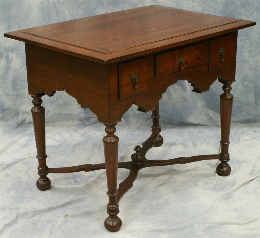 Bench made walnut William and