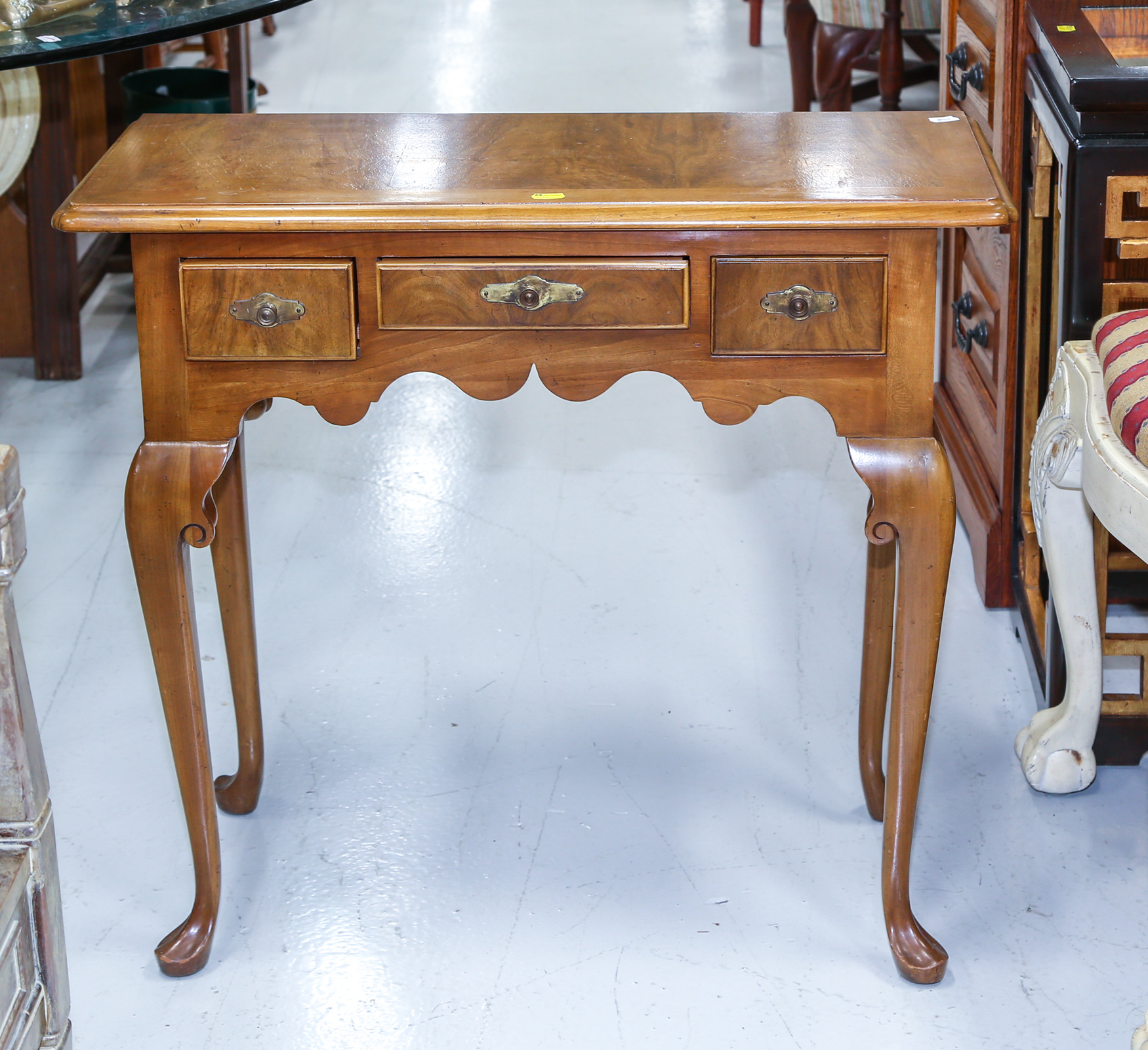 BENCK QUEEN ANNE STYLE VANITY