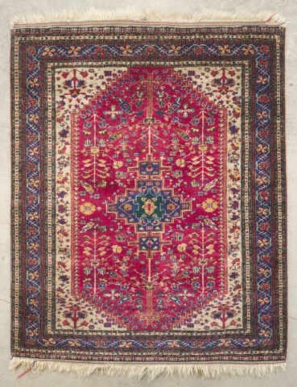 BERGAMA RUGA Bergama rug showing
