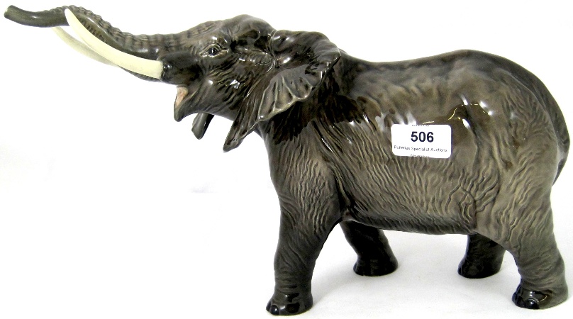 Beswick Elephant 998 (one tuck