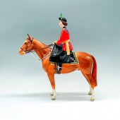 BESWICK FIGURINE, QUEEN ELIZAB