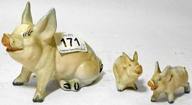 Beswick seated Comical Pig 832