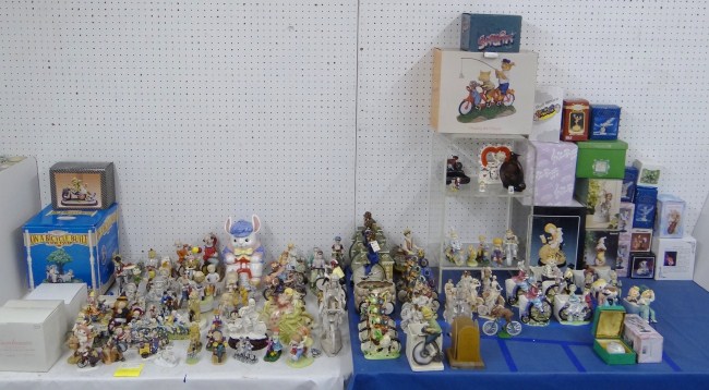 Bicycle figurine lot includes