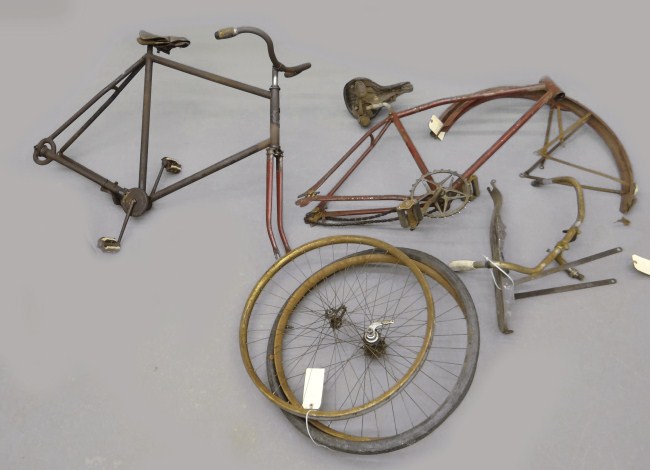 Bicycle project lot including: c.