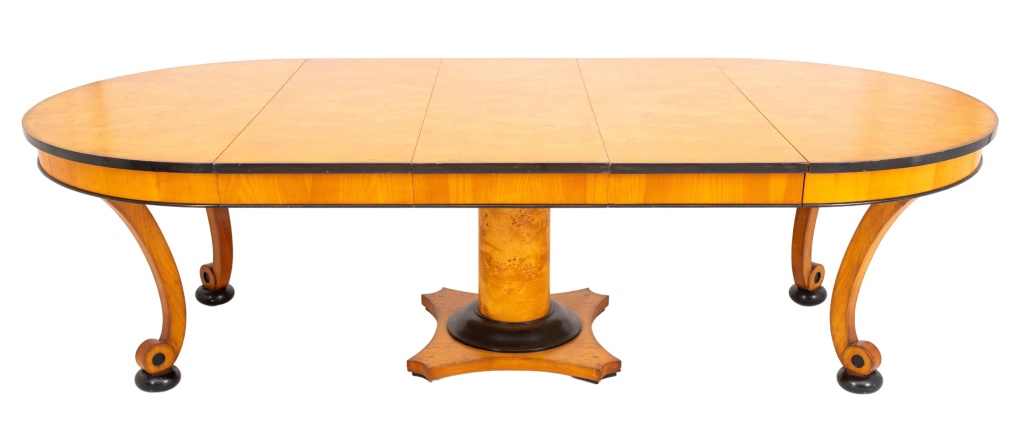 BIEDERMEIER MANNER EXTENDING DINING