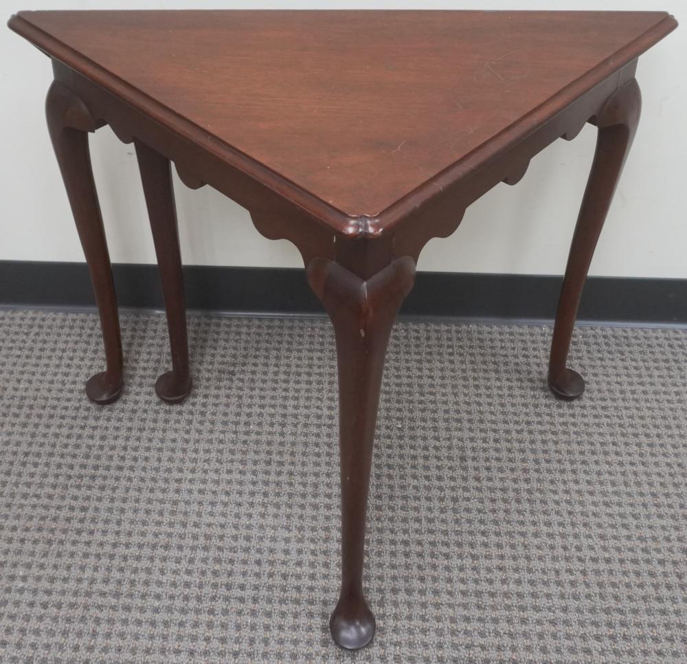 BIGGS QUEEN ANNE STYLE MAHOGANY
