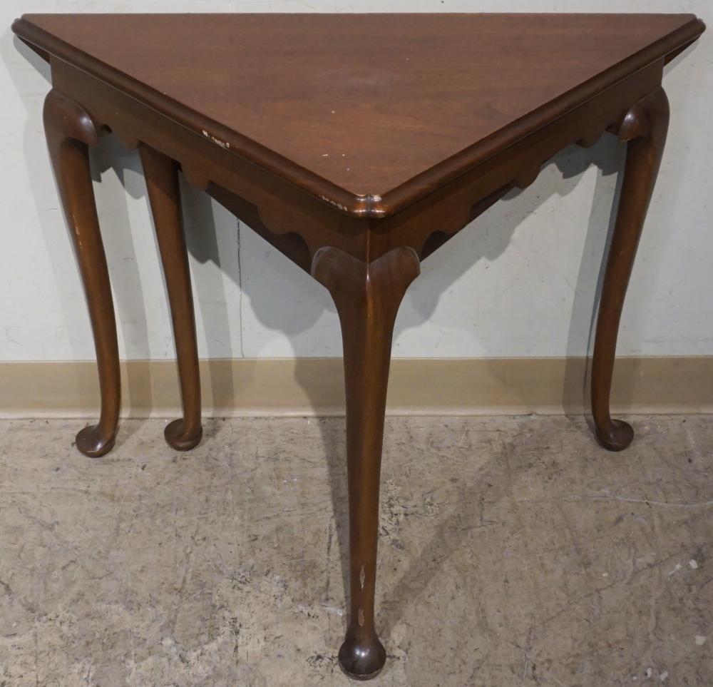BIGGS QUEEN ANNE STYLE MAHOGANY