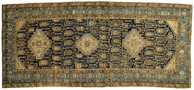 Bijar rug, three stepped medallions