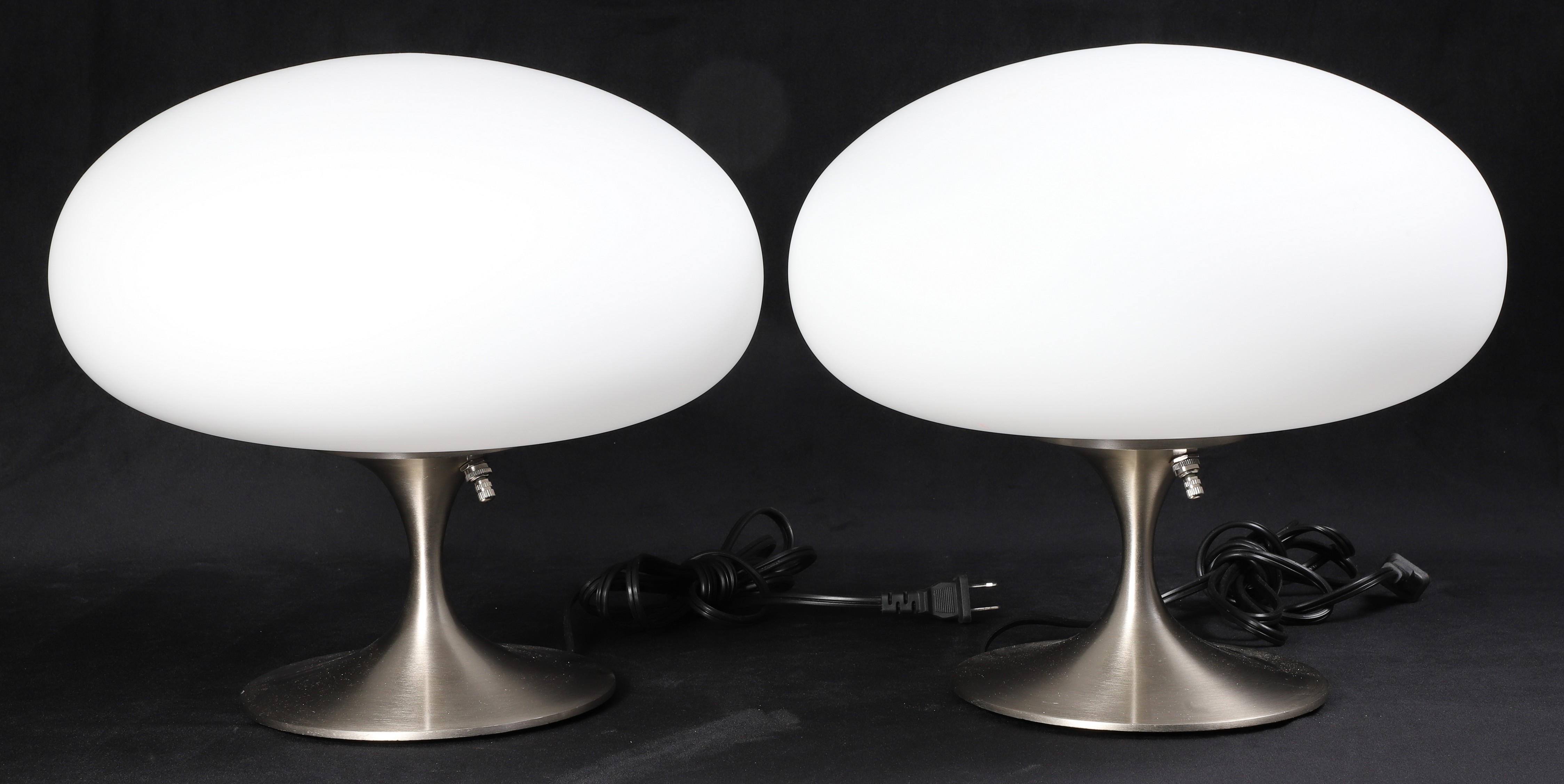 Bill Curry Laurel style lamp