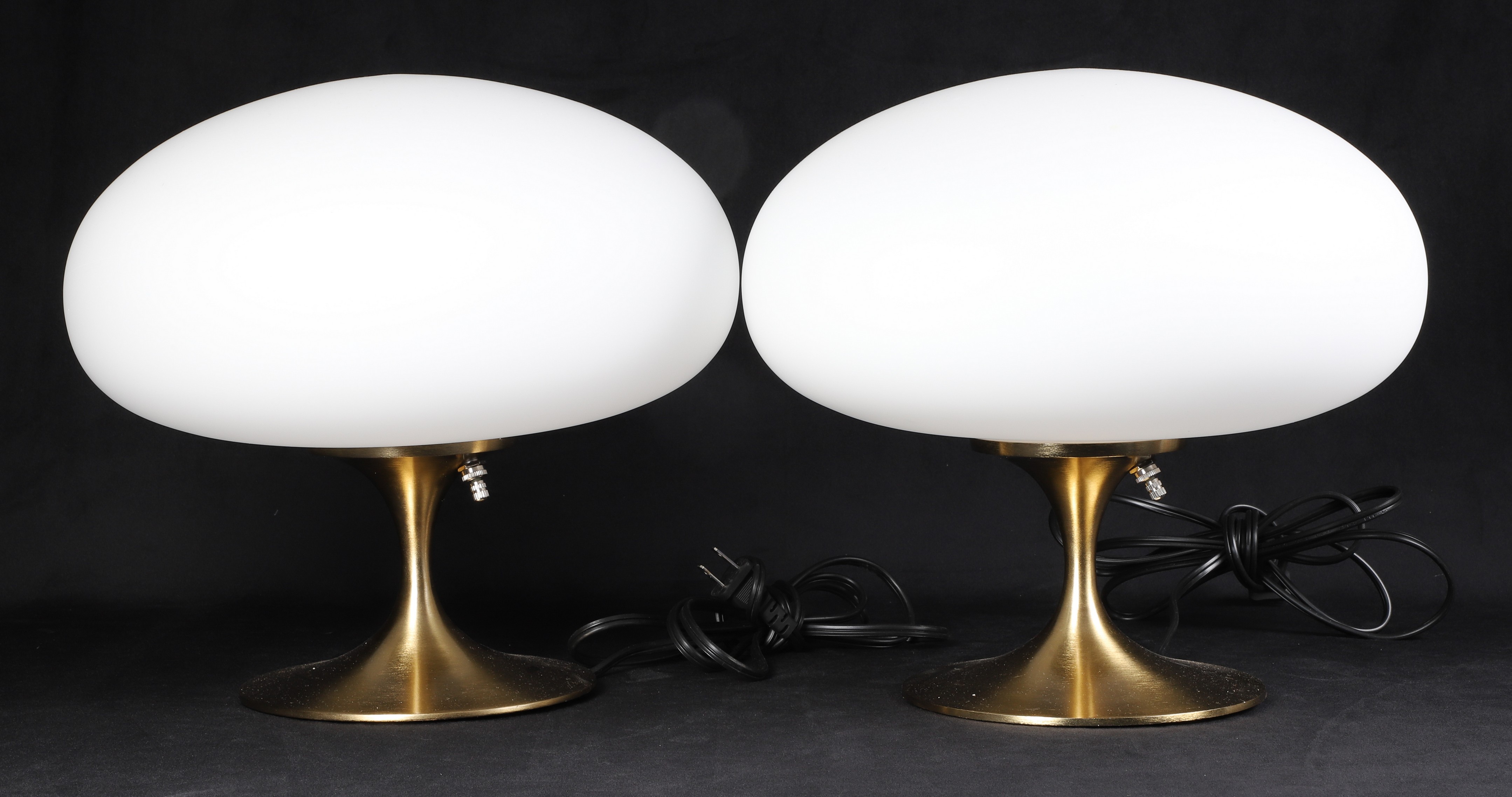 Bill Curry Laurel style lamp