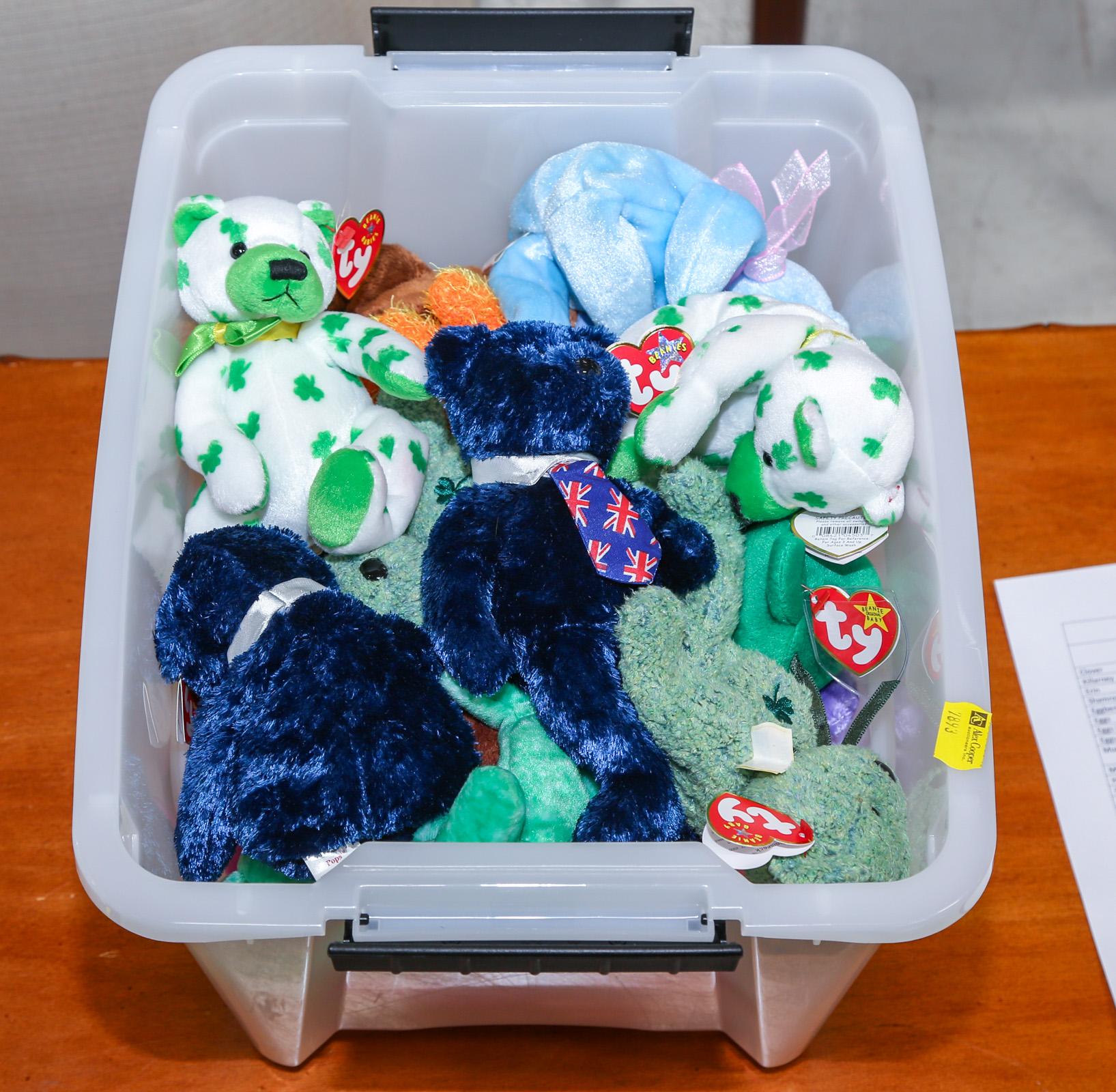 BIN OF 21 HOLIDAY THEMED BEANIE