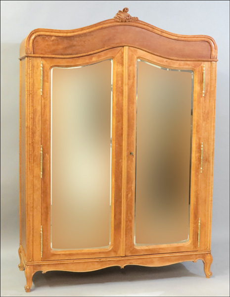 BIRD'S EYE MAPLE BEDROOM SUITE.