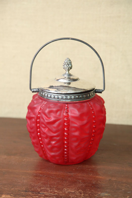 BISCUIT JAR. Beaded Drape pattern