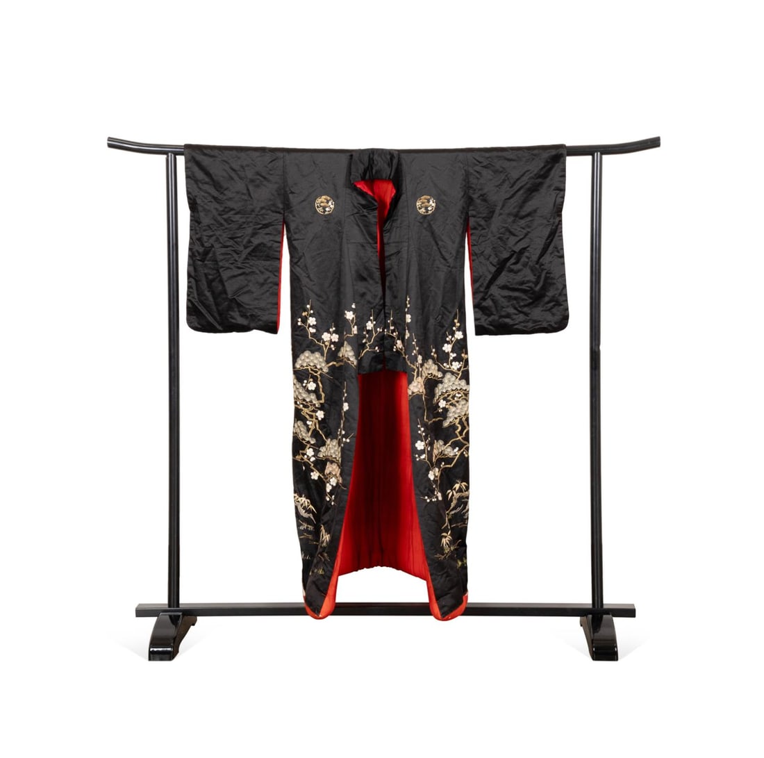 BLACK AND RED FORMAL KIMONO ON