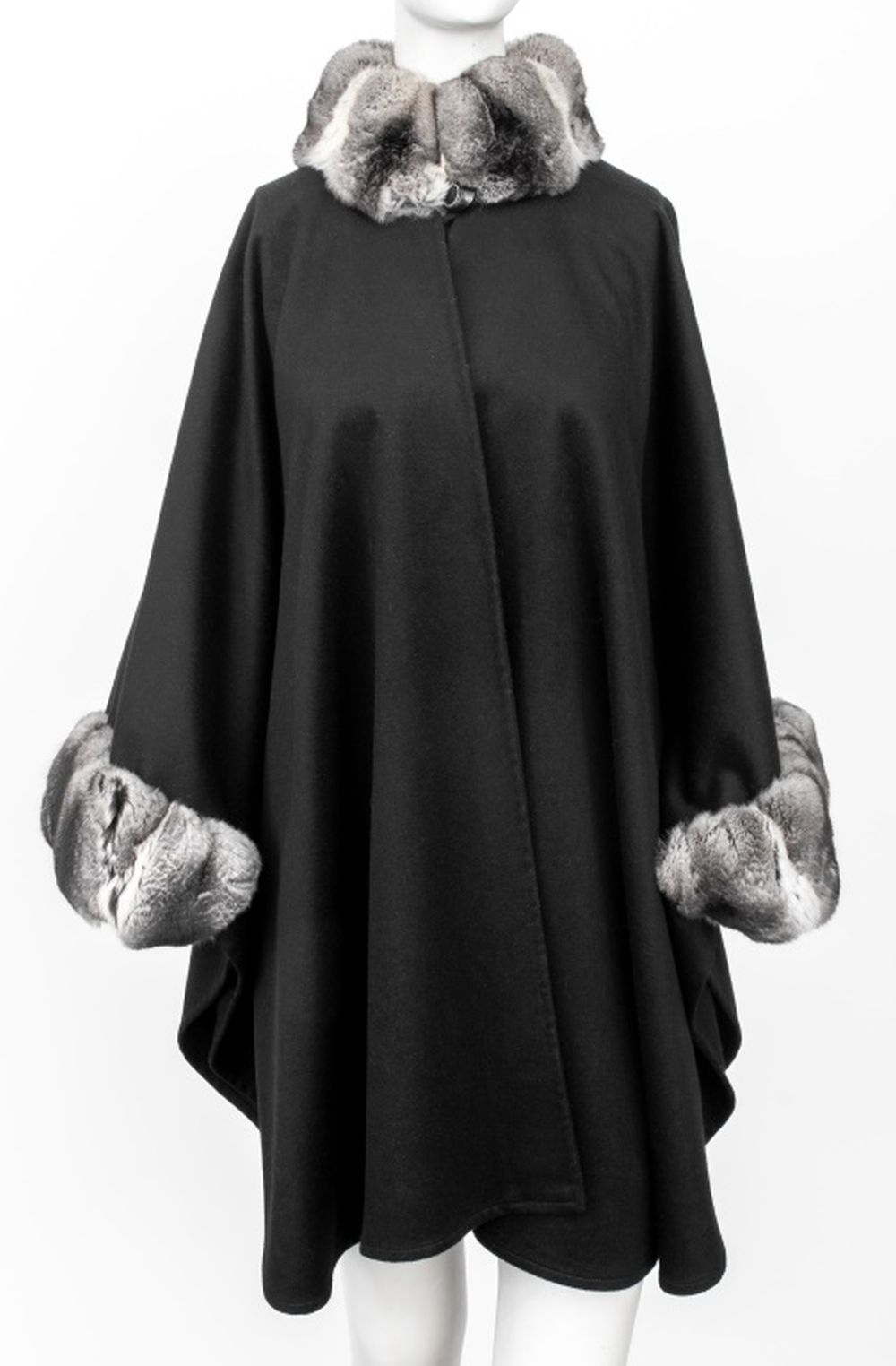 BLACK CASHMERE CAPE WITH CHINCHILLA