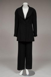 Black Chanel pants suit    fal