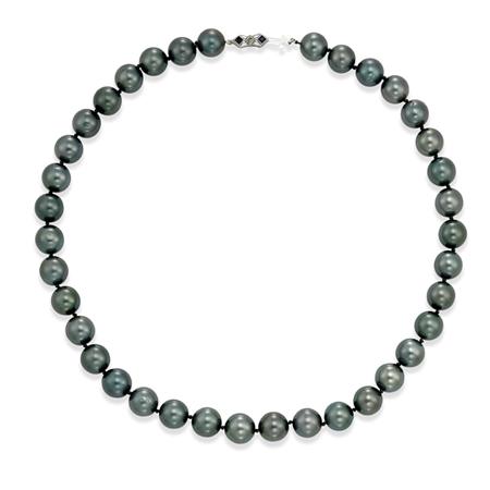 Black Cultured Pearl Necklace 	 