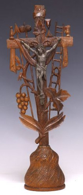 BLACK FOREST STYLE CARVED WOOD