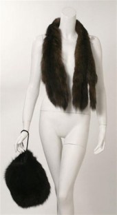 Black fox muff    Lined in sat